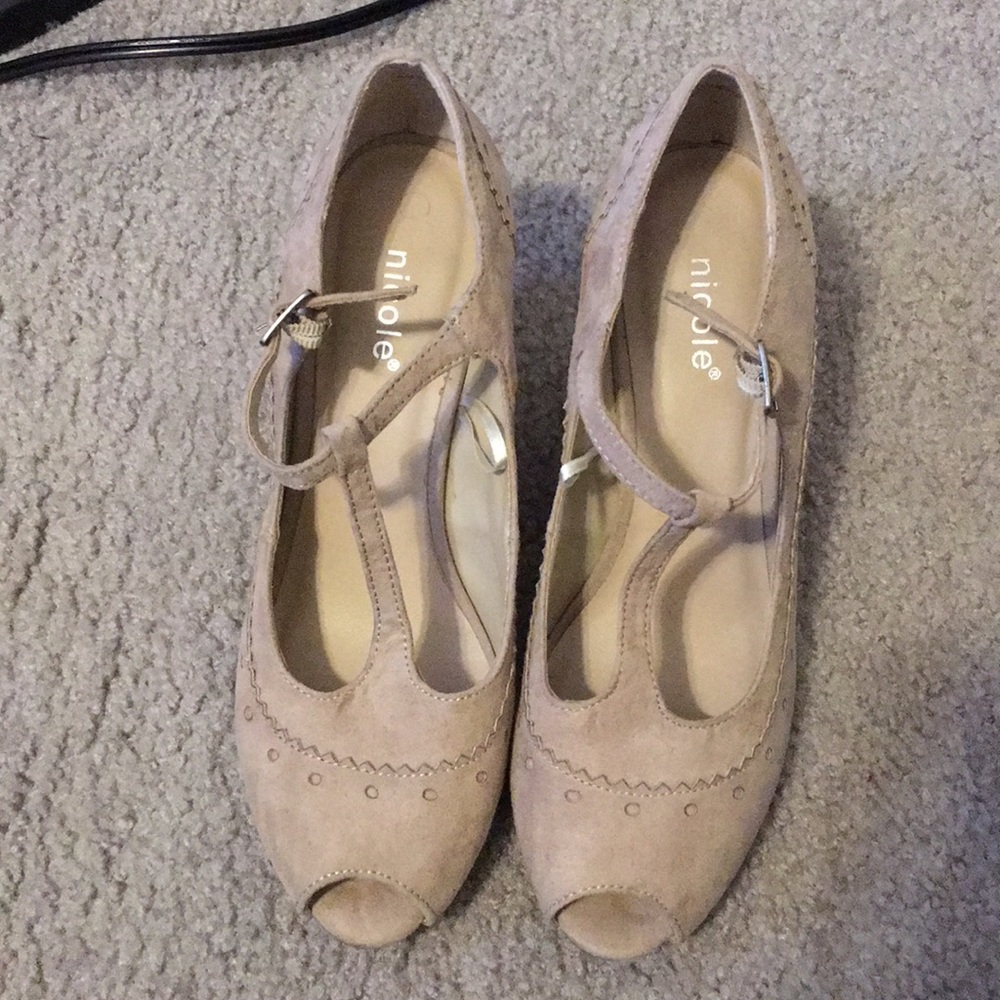Heeled shoes